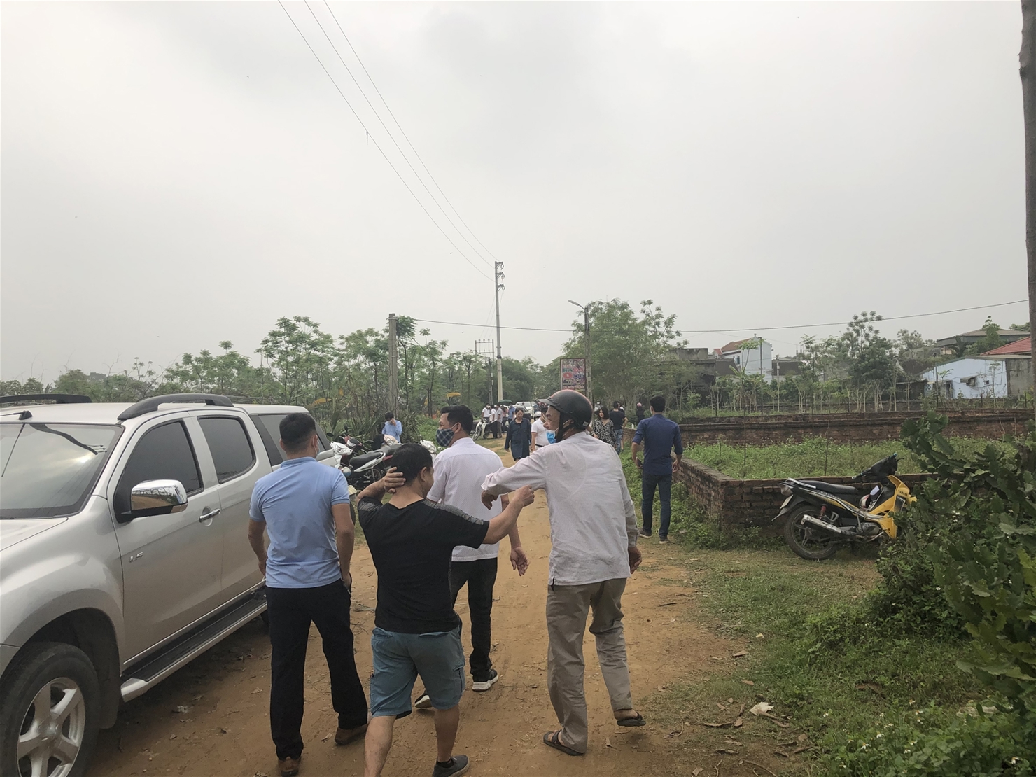 Khoảng một tuần nay, khu đất giãn dân Quan Giai, thôn Trúc Động, xã Đồng Trúc, huyện Thạch Thất (gần khu công nghệ cao Hòa Lạc) đã không còn vẻ yên bình. Nguồn: internet