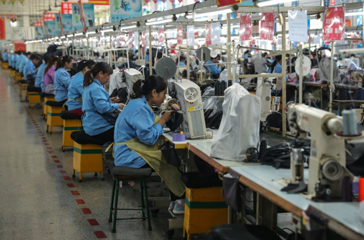 Các nhà máy, xí nghiệp trên toàn Trung Quốc đang nỗ lực quay trở lại hoạt động với mức công suất tiệm cận so với trước khi dịch bệnh xảy ra. Ảnh: CNBC.