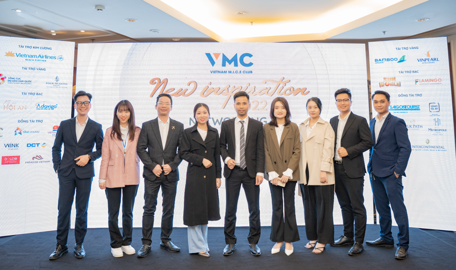 Chủ tịch Vũ Tiến v&agrave; c&aacute;c cộng sự của Adavigo.