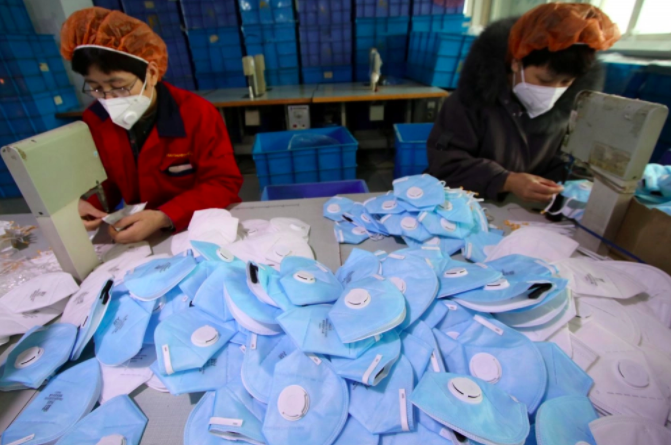 Trung Quốc đã xuất khẩu 3,86 tỷ chiếc khẩu trang chỉ trong 1 tháng. Ảnh: SCMP