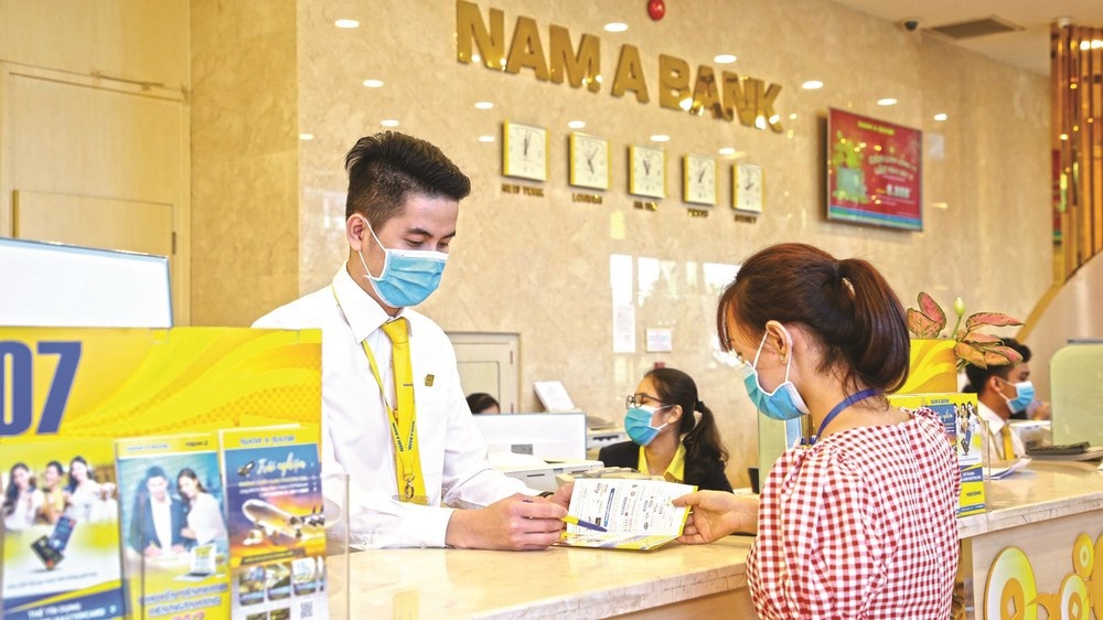 Việc NHNN giảm lãi suất điều hành đã tạo điều kiện để các NHTM giảm lãi suất huy động, từ đó giảm lãi suất cho vay hỗ trợ người dân, DN. Nguồn: internet