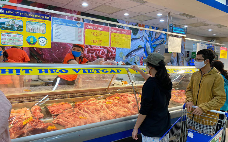 Thịt heo - mặt hàng bình ổn thị trường đang giảm giá hỗ trợ người tiêu dùng trong mùa dịch. Nguồn: internet