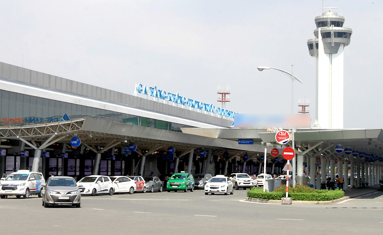 Sân bay Tân Sơn Nhất đang đón gần 40 triệu hành khách mỗi năm. Ảnh: Đoàn Loan