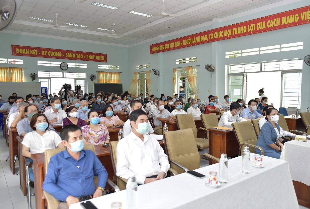 Toàn cảnh Hội nghị tiếp xúc cử tri tại TP. Quy Nhơn, tỉnh Bình Định.