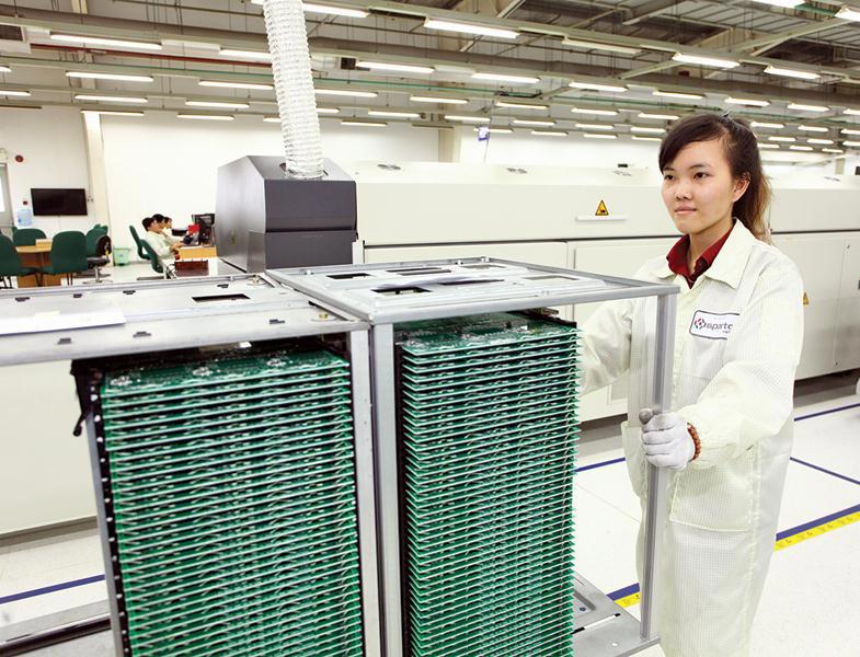 Việt Nam cần tiếp tục cải cách thể chế, hoàn thiện hạ tầng, nâng cao chất lượng nguồn nhân lực... để đón nhận nguồn vốn đầu tư nước ngoài. Ảnh: Đức Thanh