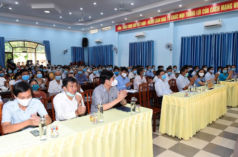 To&agrave;n cảnh hội nghị&nbsp;tiếp x&uacute;c cử tri tại thị trấn Ph&uacute; Phong, huyện T&acirc;y Sơn, tỉnh B&igrave;nh Định s&aacute;ng ng&agrave;y 13/5/2021. Ảnh: Minh Tuấn