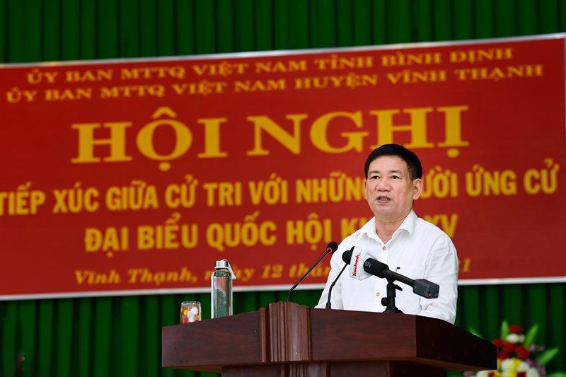 Bộ trưởng Hồ Đức Phớc tr&igrave;nh b&agrave;y chương tr&igrave;nh h&agrave;nh động trước c&aacute;c cử tri huyện Vĩnh Thạnh, tỉnh B&igrave;nh Định s&aacute;ng ng&agrave;y 12/5/2021. Ảnh: Minh Tuấn