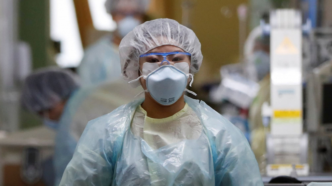 Phần lớn khẩu trang của Nhật Bản được sản xuất ở Trung Quốc (Ảnh: Reuters)
