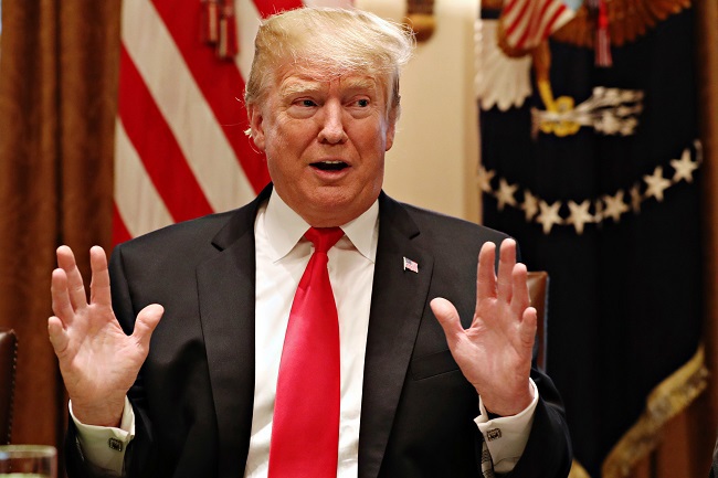 Ông Trump cho rằng cuộc chiến thương mại với Trung Quốc chỉ là “trò tranh cãi vặt vãnh”.