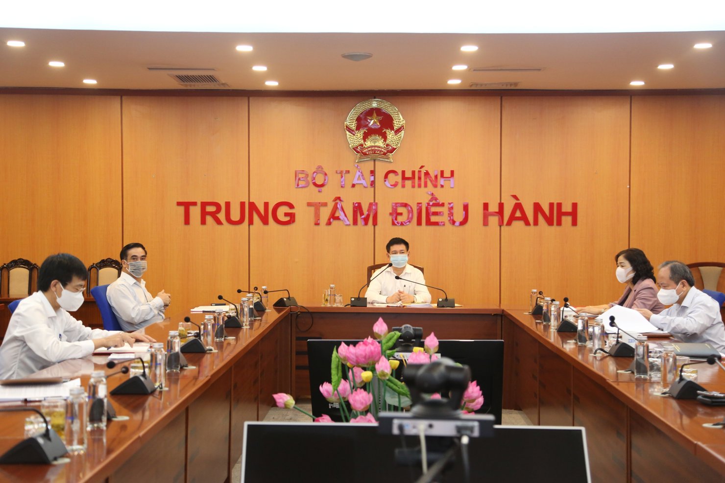 Bộ trưởng Hồ Đức Phớc chủ trì hội nghị tại điểm cầu Trung tâm điều hành Bộ Tài chính.
