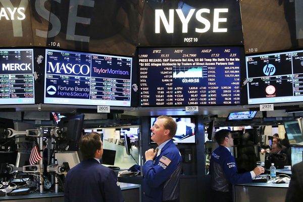 Chứng khoán Mỹ hồi phục, thị trường 'nín thở' theo dõi động thái của Fed. Ảnh: Reuters.