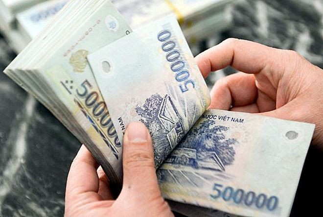 Việc chưa tăng lương tác động làm giảm thu nhập của cán bộ, công chức, viên chức không đáng kể so với những người gặp khó khăn do tình hình đại dịch Covid-19. Nguồn: internet