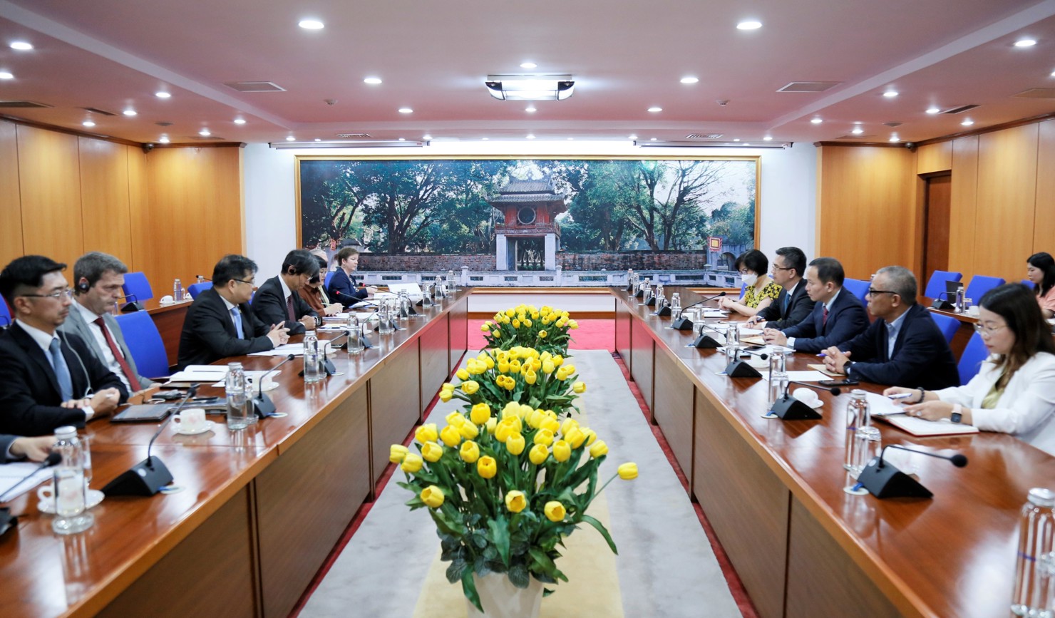 Toàn cảnh buổi làm việc.