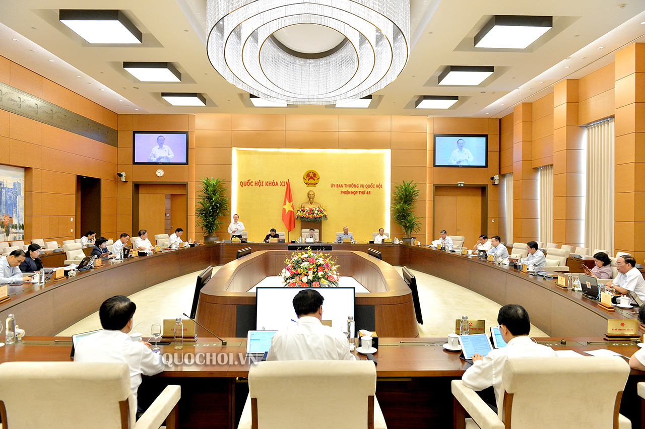Uỷ ban Thường vụ Quốc hội nhất trí với đề xuất của Chính phủ về việc giảm 30% thuế TNDN cho một số doanh nghiệp theo tiêu chí về doanh thu và lao động. Nguồn: QH