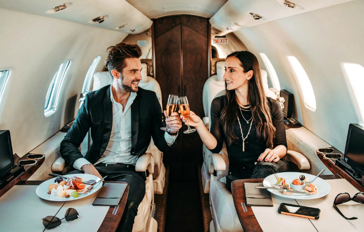 Từ năm 2005 đến 2019, số 'người rất giàu', lẫn 'người siêu giàu' (sở hữu giá trị tài sản từ 30 triệu USD trở lên), đã tăng hơn gấp đôi.