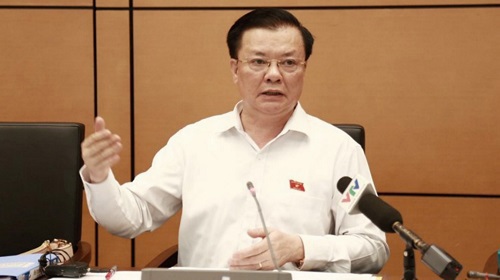 Bộ trưởng Bộ Tài chính Đinh Tiến Dũng phát biểu tại phiên họp ở tổ của Quốc hội ngày 8/6/2020. Nguồn: internet