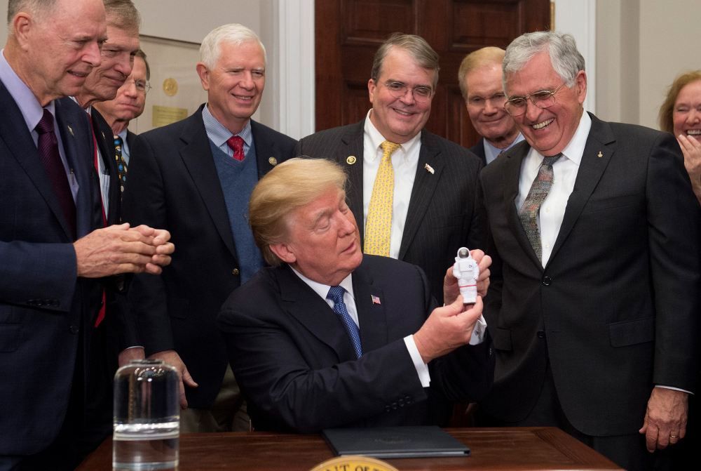 Tổng thống Donald Trump hôm 7/6 cho biết, NASA nên tập trung vào việc lên Sao Hỏa chứ không phải Mặt Trăng.