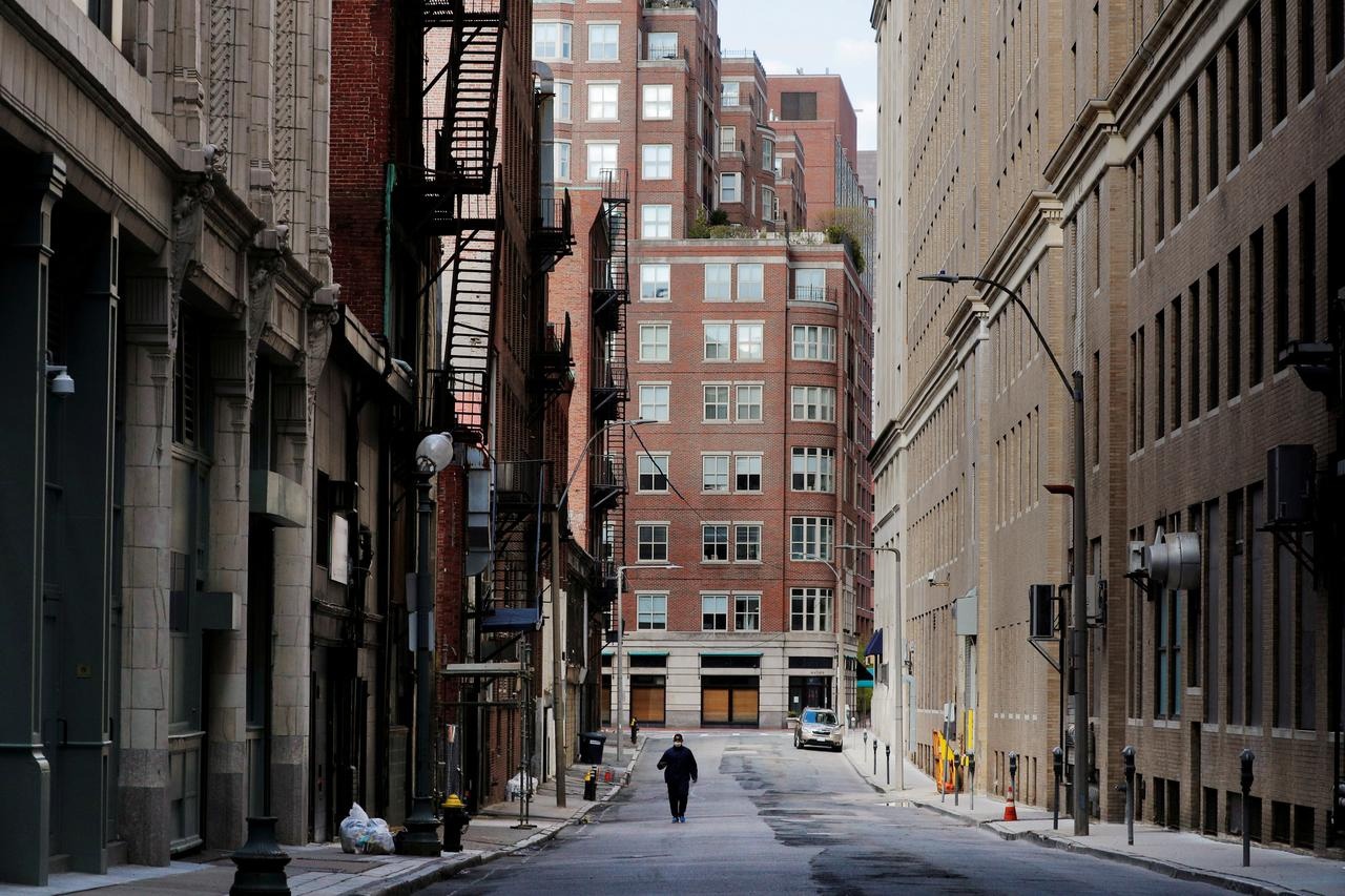 Boston, Massachusetts, Mỹ vắng lặng trong ngày 12/5/2020, khi các biện pháp phong tòa để ngăn chặn đại dịch Covid-19 được áp dụng. Ảnh: Reuters/Brian Snyder