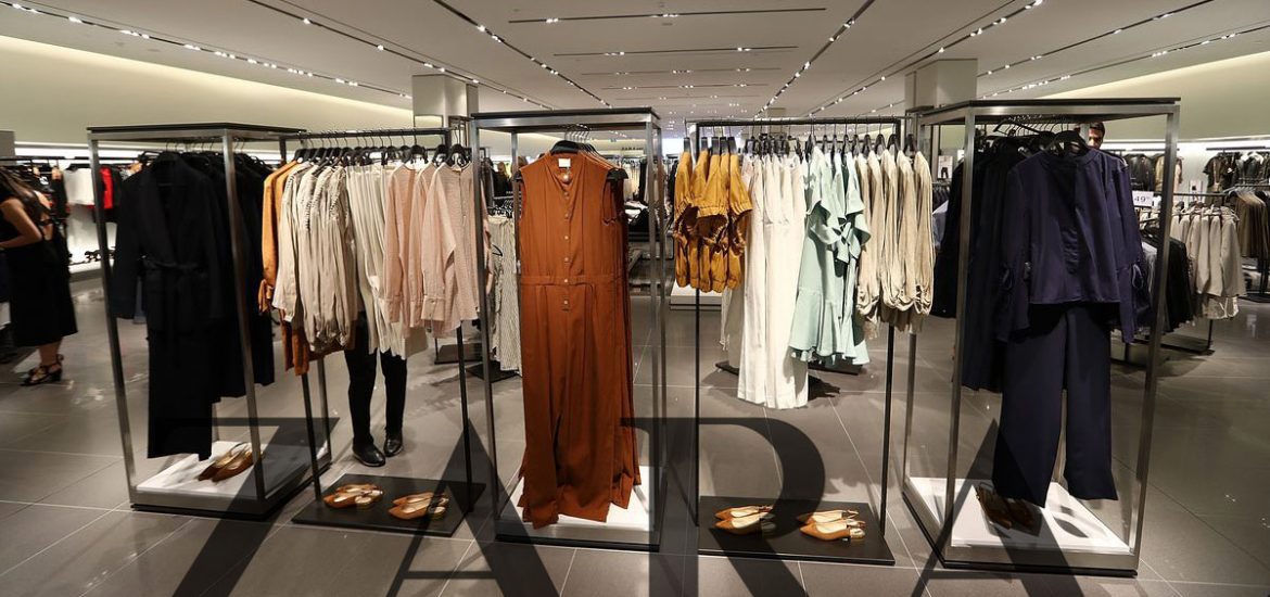 Sau ba năm có mặt trên thị trường Việt Nam, thương hiệu thời trang Zara thu về gần 3.100 tỷ đồng.