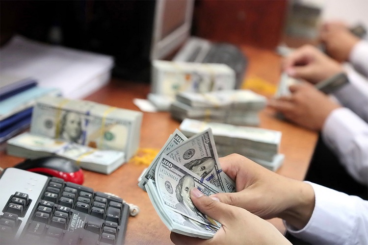 Việc giữ tỷ giá ổn định kéo dài trong bối cảnh các yếu tố gây sức ép ngày càng gia tăng có thể khiến việc xử lý tỷ giá càng về sau càng khó khăn. Nguồn: internet