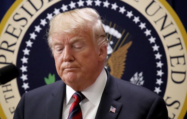 Wal-Mart, Target, Macy's cùng hàng trăm công ty và hiệp hội đã kêu gọi Tổng thống Donald Trump ngừng dự định áp thuế quan bổ sung với hàng hoá Trung Quốc.
