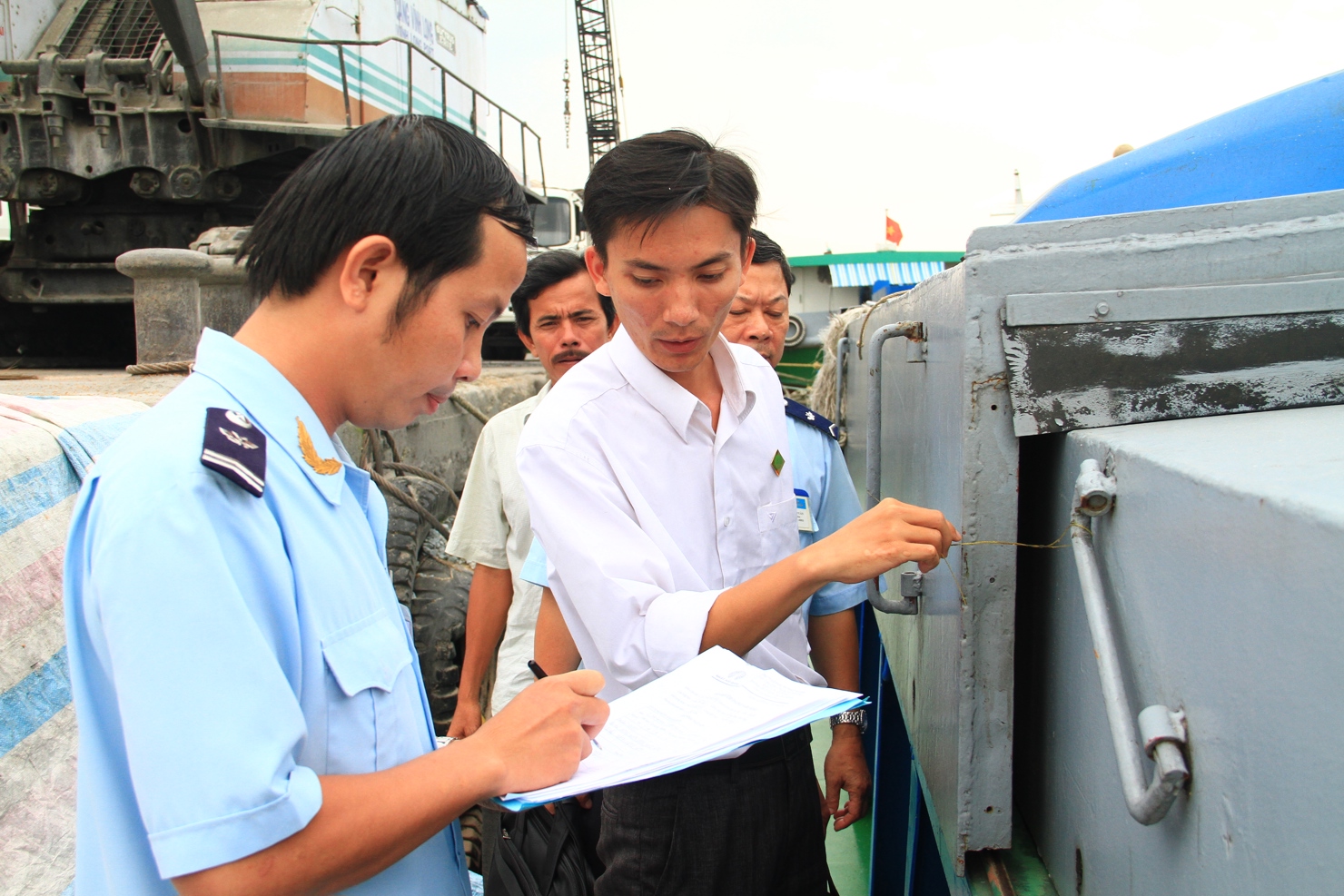 Cục trưởng Cục Hải quan có quyền xử phạt 50 triệu đồng với hành vi vi phạm về khoa học công nghệ. Nguồn: internet