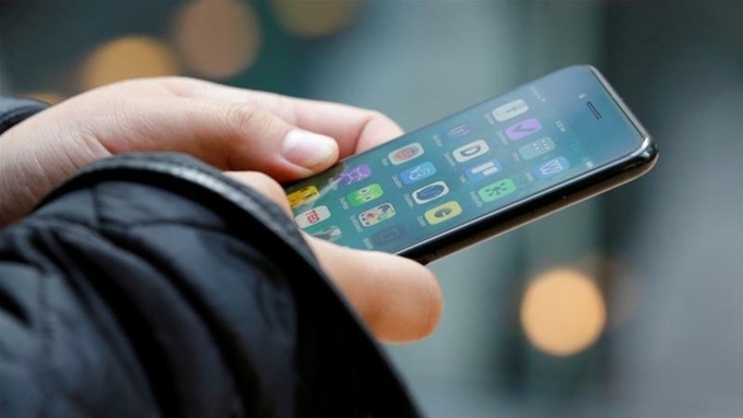 Smartphone đang trở thành mục tiêu tấn công chính của hacker. Ảnh: Reuters
