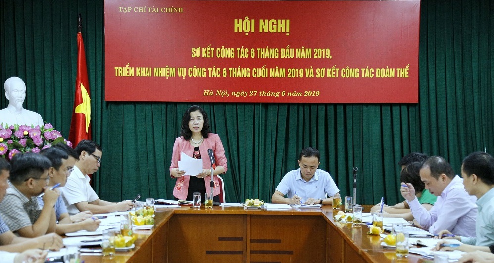 Thứ trưởng Bộ Tài chính Vũ Thị Mai phát biểu chỉ đạo tại Hội nghị sơ kết công tác 6 tháng đầu năm 2019, triển khai nhiệm vụ công tác 6 tháng cuối năm 2019 của Tạp chí Tài chính. 