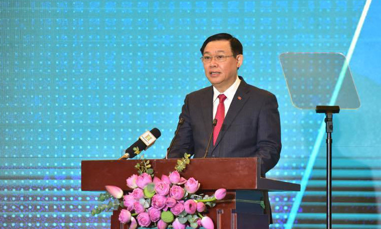 Bí thư Thành ủy Hà Nội Vương Đình Huệ phát biểu khai mạc hội nghị. Nguồn: hanoimoi.com.vn