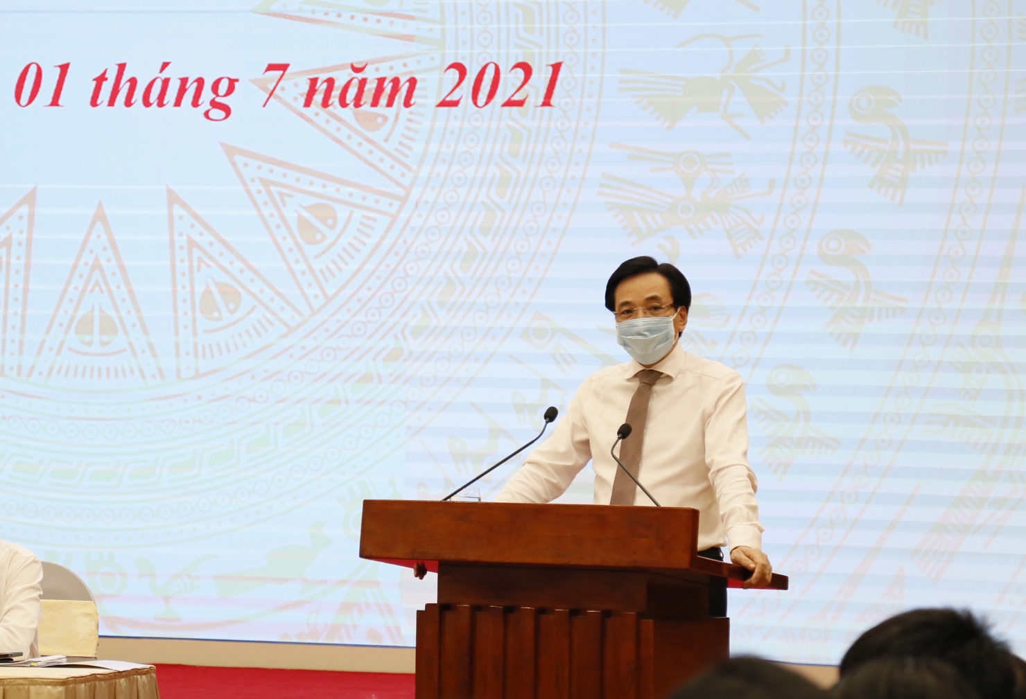Bộ trưởng, Chủ nhiệm Văn ph&ograve;ng Ch&iacute;nh phủ Trần Văn Sơn th&ocirc;ng tin tại buổi họp b&aacute;o.