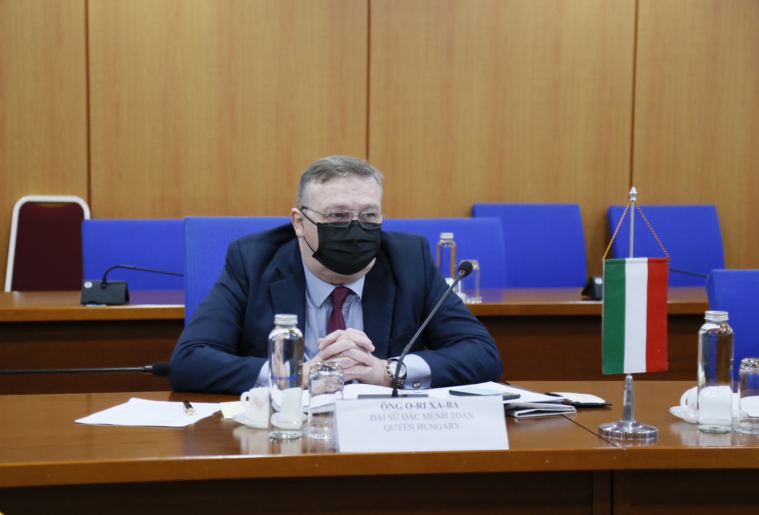 Ng&agrave;i Ory Csaba - Đại sứ đặc mệnh to&agrave;n quyền Hungary tại Việt Nam ph&aacute;t biểu tại buổi l&agrave;m việc.