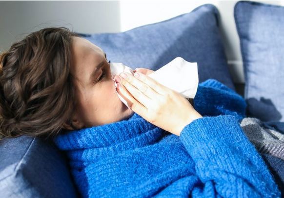 Thời tiết thay đổi, mọi người dễ bị cảm. Ảnh: Pexels