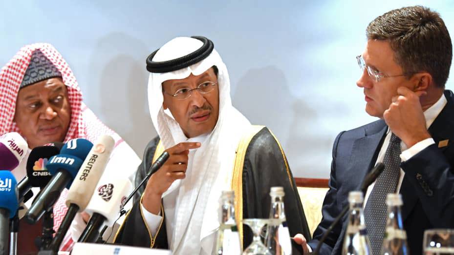 Nhóm OPEC rơi vào khủng hoảng với cuộc đấu khẩu gay gắt giữa Ả Rập Xê-út và UAE. Ảnh: AFP