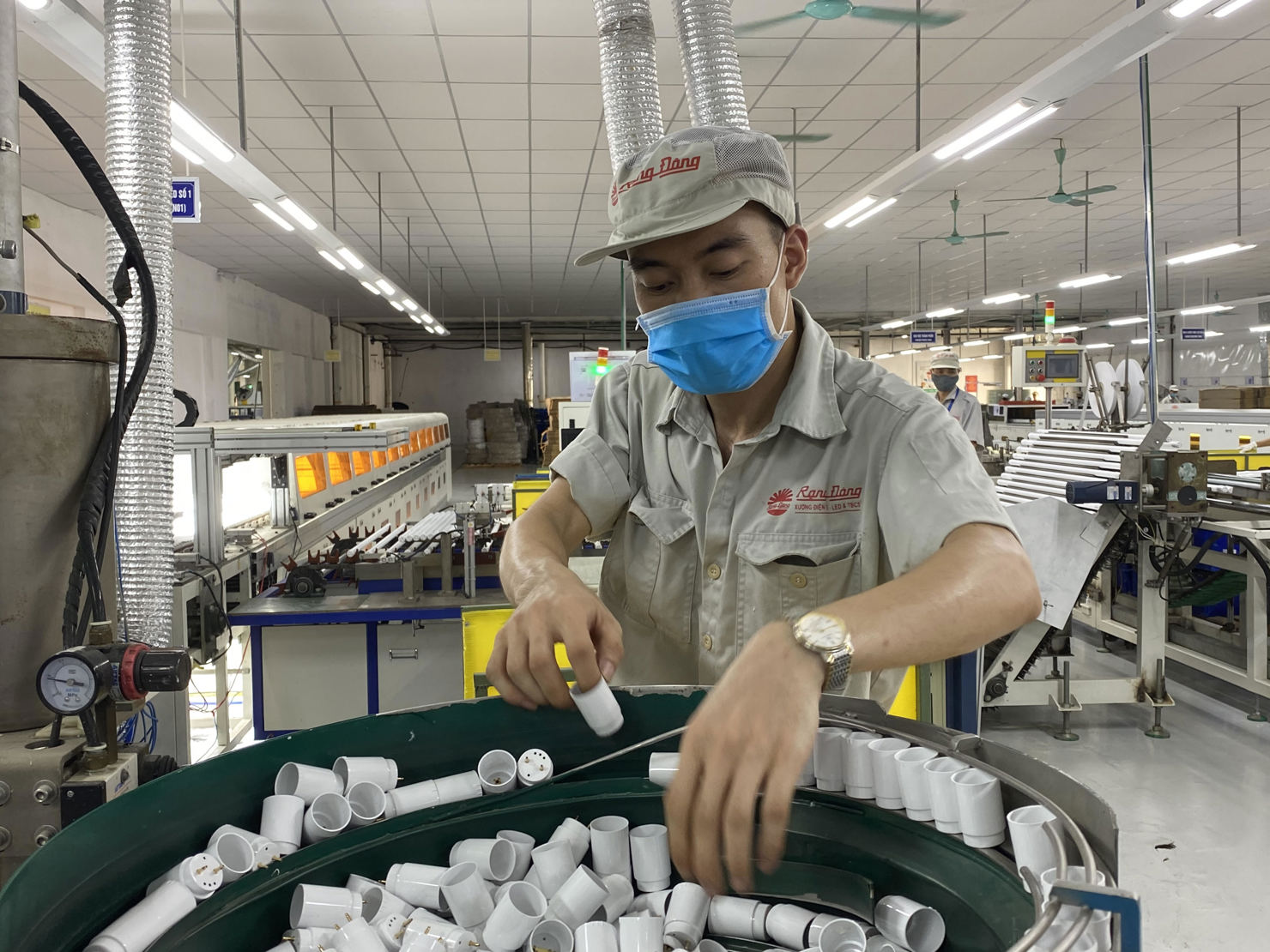 Các doanh nghiệp sản xuất, nhập khẩu đèn led sẽ được gia hạn áp dụng QCVN 19:2029/BKHCN sang năm 2021. Nguồn: internet