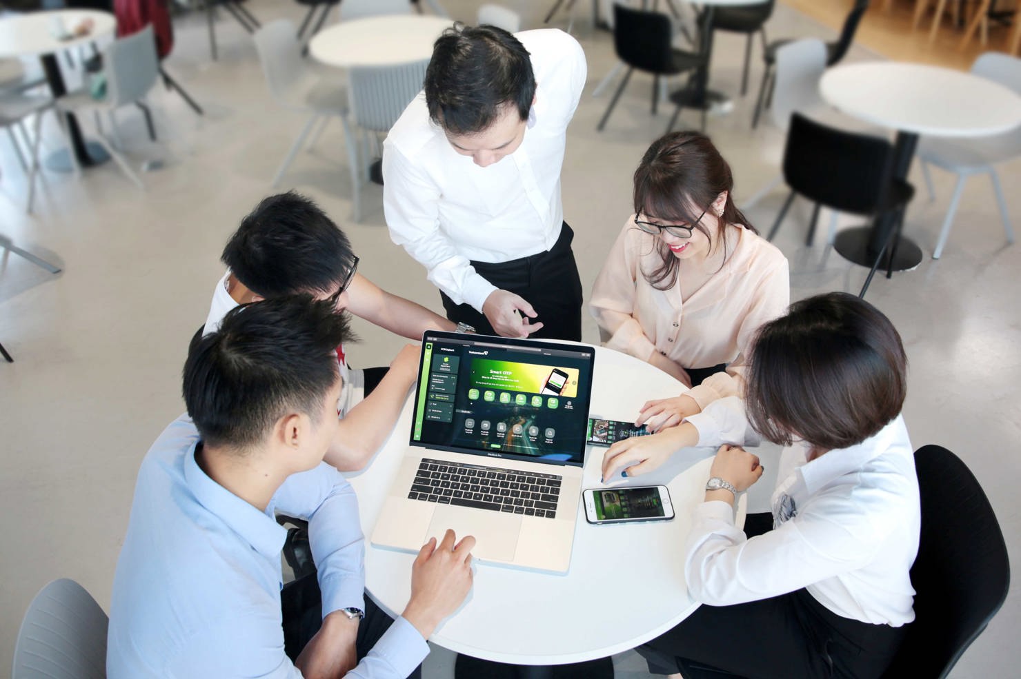 Chỉ trong vòng 06 ngày đầu ra mắt, đã có trên 60%, tương ứng với hàng triệu khách hàng hiện hữu đã chuyển đổi sang dịch vụ mới VCB Digibank.