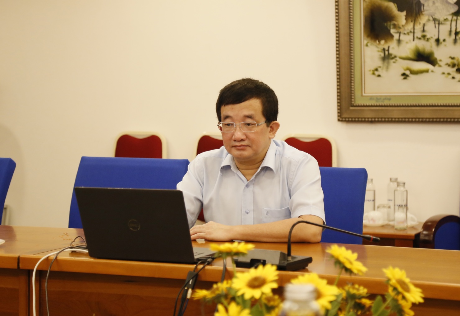 &Ocirc;ng Vũ Đức Ch&iacute;nh - Cục trưởng Cục Quản l&yacute; Gi&aacute;m s&aacute;t kế to&aacute;n v&agrave; kiểm to&aacute;n (Bộ T&agrave;i ch&iacute;nh) tham dự hội nghị tại điểm cầu Bộ T&agrave;i ch&iacute;nh.