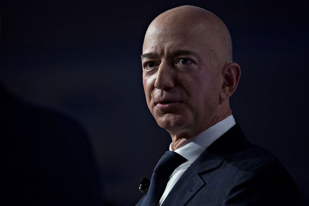 Nhà sáng lập Amazon.com Jeff Bezos là tỷ phú phải chứng kiến khối tài sản giảm mạnh nhất với 3,4 tỷ USD.