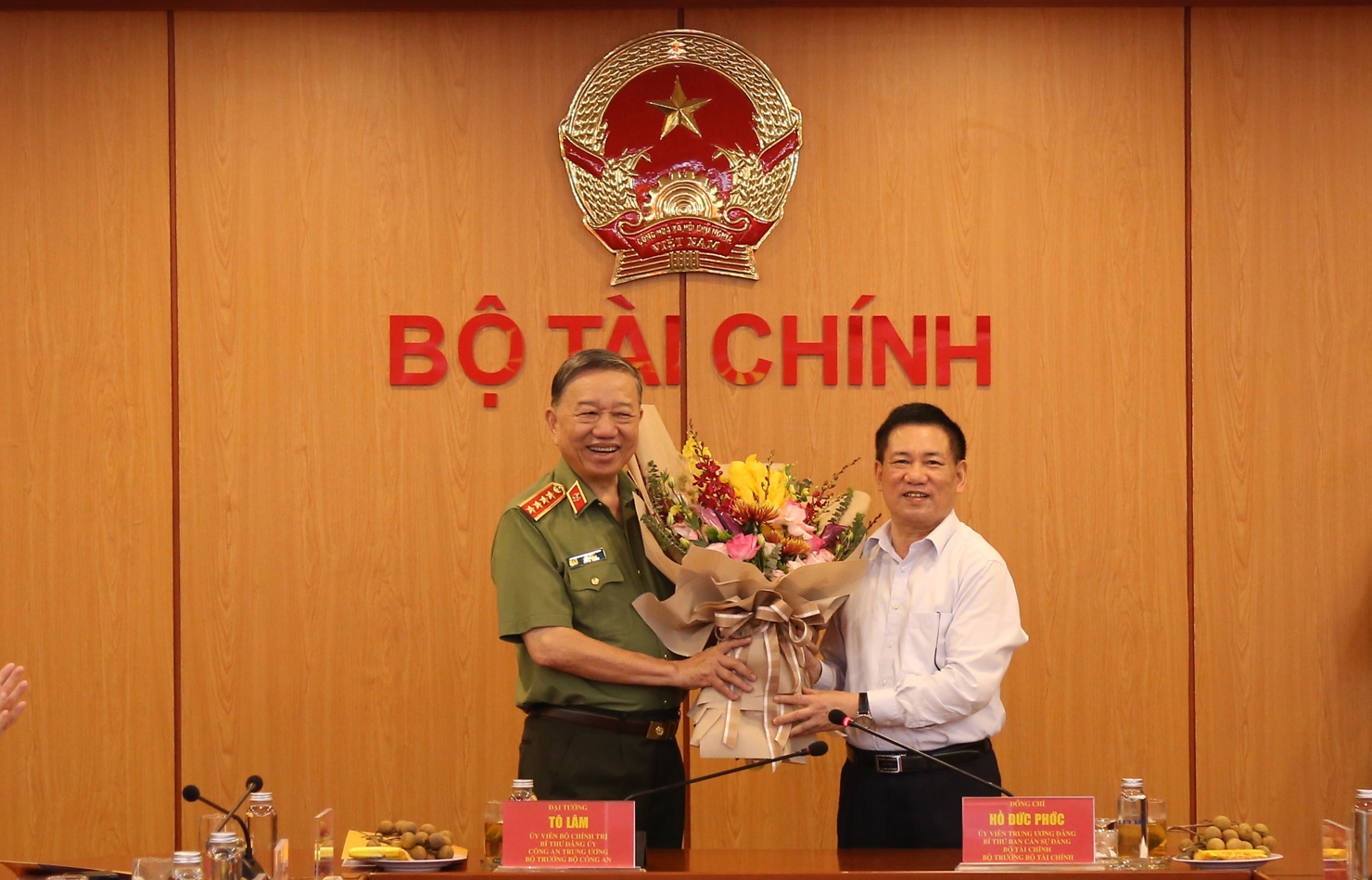Bộ trưởng Bộ Tài chính Hồ Đức Phớc và Bộ trưởng Bộ Công an Tô Lâm.