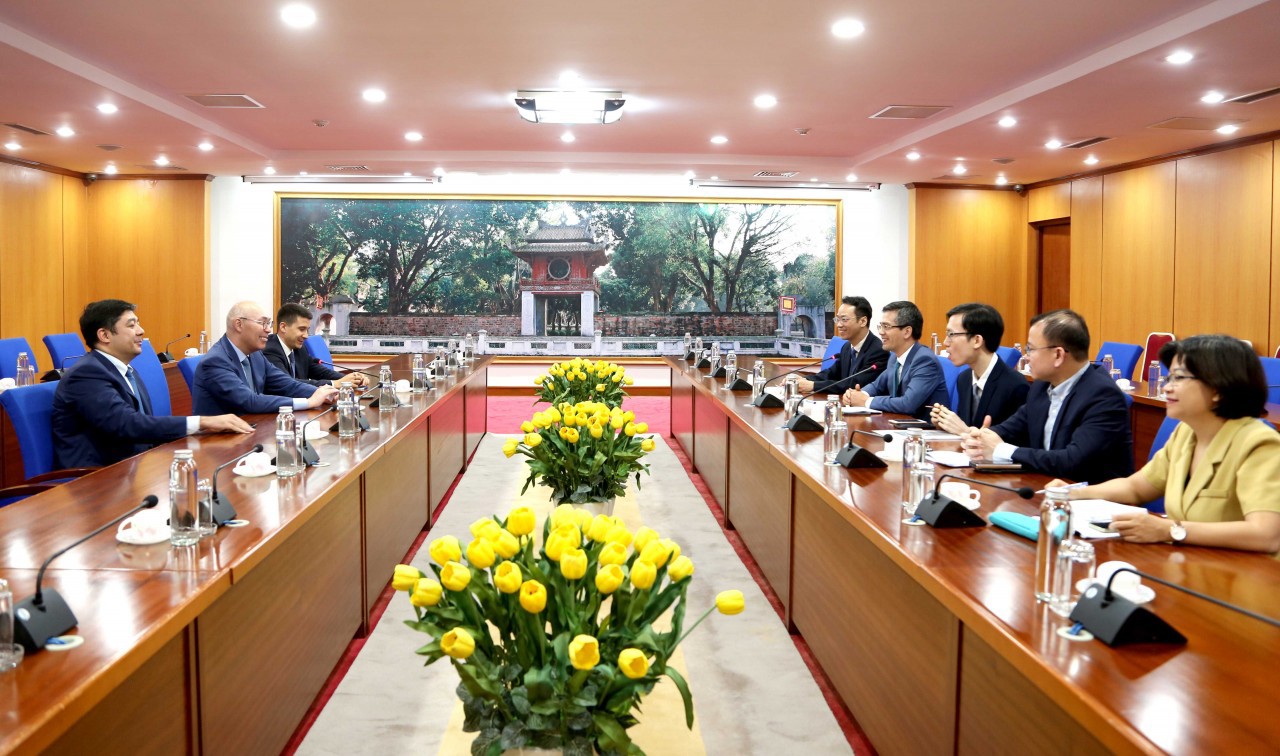 Toàn cảnh cuộc làm việc.