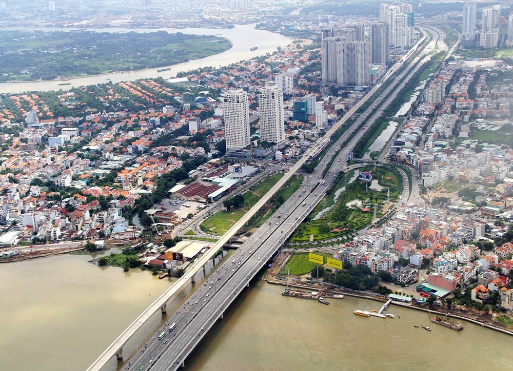 Thông tin về việc thành lập Thành phố phía Đông (TP. Thủ Đức) trên cơ sở sáp nhập ba quận 2, 9 và Thủ Đức mới đây được đánh giá là cú hích khiến thị trường bất động sản khu vực này càng hấp dẫn hơn.