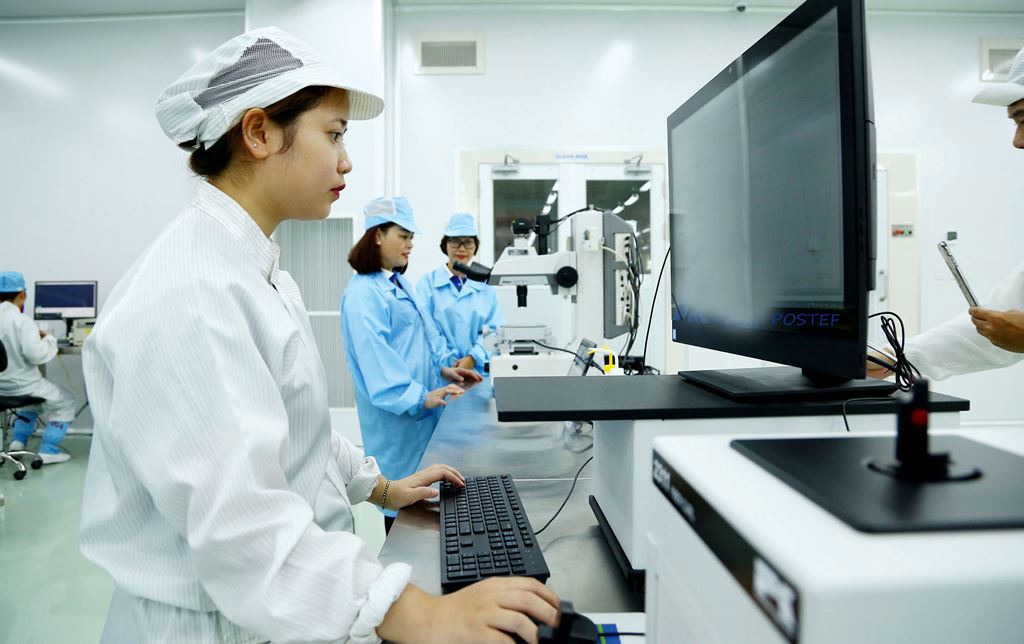 Trong cuộc chơi hội nhập, doanh nghiệp Việt phải tự thay đổi, nâng cao năng lực cạnh tranh thông qua đổi mới quản trị, công nghệ… Ảnh: Lê Tiên