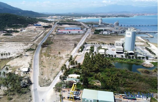 KKT Vân Phong đãthu hút được 155 dự án đầu với tổng vốn đăng ký khoảng 4,2 tỷ USD. Ảnh: Tri Thung