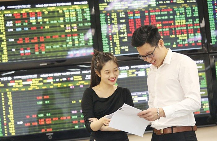 Trong 8 tháng đầu năm 2019, VN-Index vẫn chưa thể vượt qua mức 1.000 điểm như kỳ vọng của nhà đầu tư. Nguồn: internet