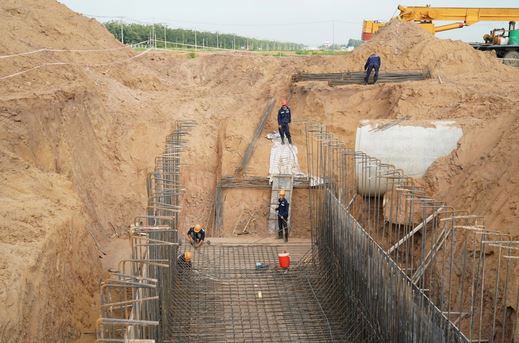  Công nhân thi công một số hạng mục tại sân bay Long Thành (Đồng Nai). Ảnh minh họa: VGP. 