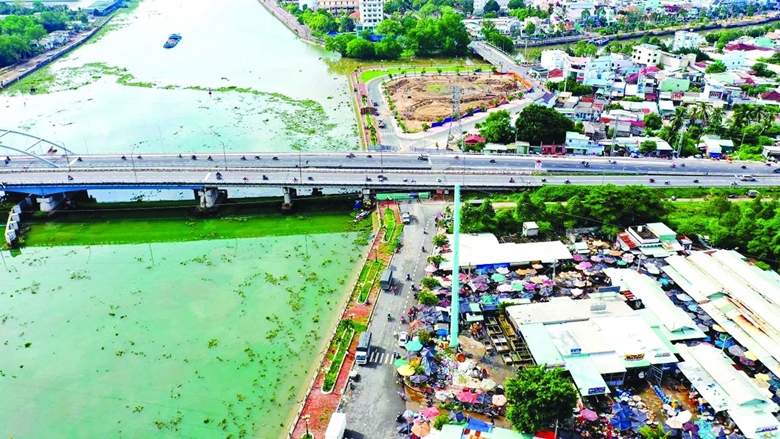 Thực hiện tốt tiến độ công trình và giải ngân vốn đầu tư công sẽ góp phần thúc đẩy nhanh phát triển kinh tế - xã hội. (Ảnh: Lê Đức)