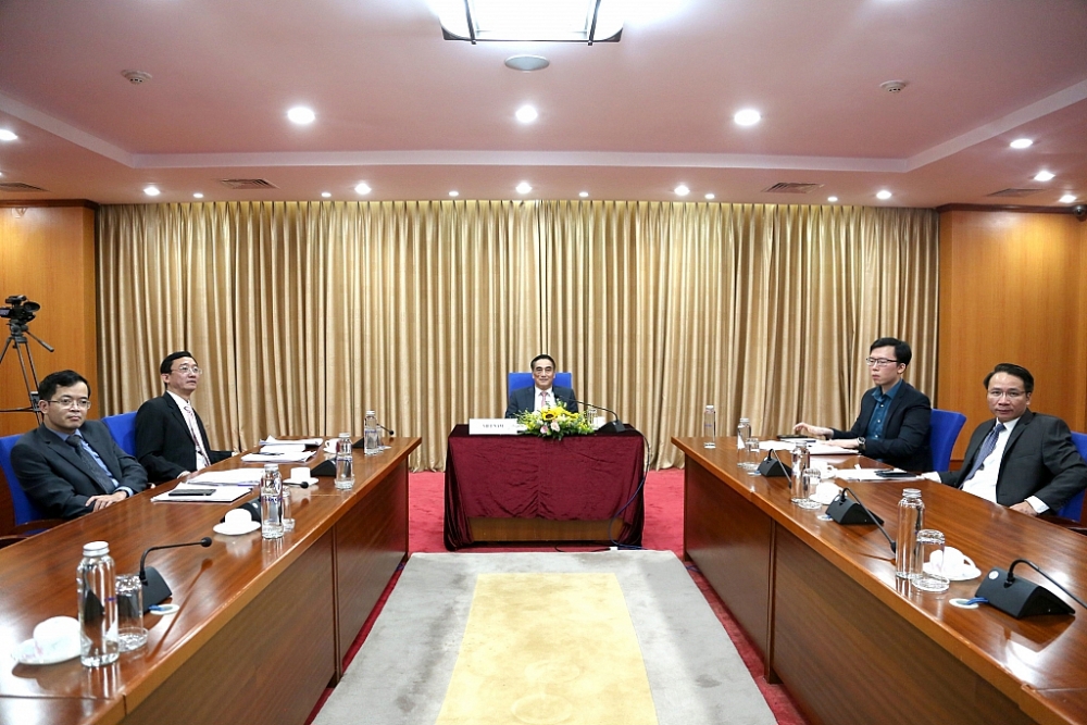 Thứ trưởng Trần Xuân Hà và đại diện lãnh đạo một số đơn vị thuộc Bộ Tài chính tại đầu cầu Việt Nam.