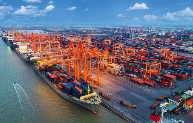 Khai thác lợi thế cảng biển, Hải Phòng đang tập trung nguồn lực để hiện thực hóa mục tiêu trở thành thành phố công nghiệp phát triển hiện đại. Nguồn: internet