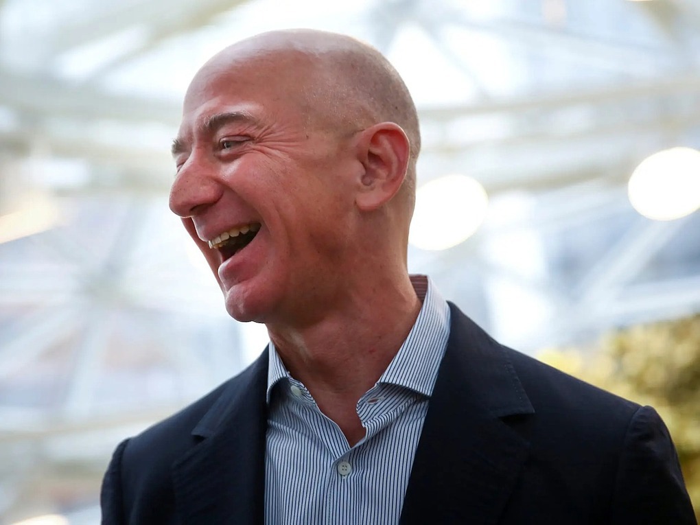 Jeff Bezos là người đầu tiên thế giới có tài sản vượt mốc 200 tỷ USD. Ảnh: Reuters.