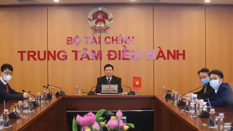 Bộ trưởng Bộ Tài chính Việt Nam Hồ Đức Phớc tại điểm cầu Bộ Tài chính Việt Nam.