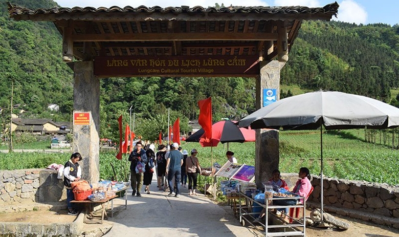 Các hoạt động thương mại trên địa bàn tỉnh Hà Giang diễn ra tương đối sôi động, giá cả hàng hóa cơ bản ổn định (Ảnh: ĐP)